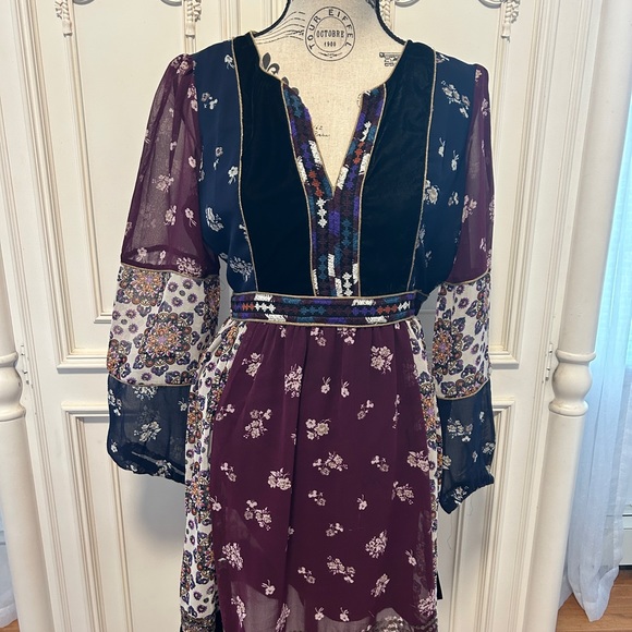 Beautiful dress like new - Picture 5 of 12